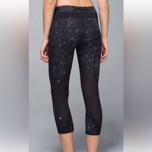 LULULEMON - Run Inspire Star Crush Crop, Black/Gray Size 6